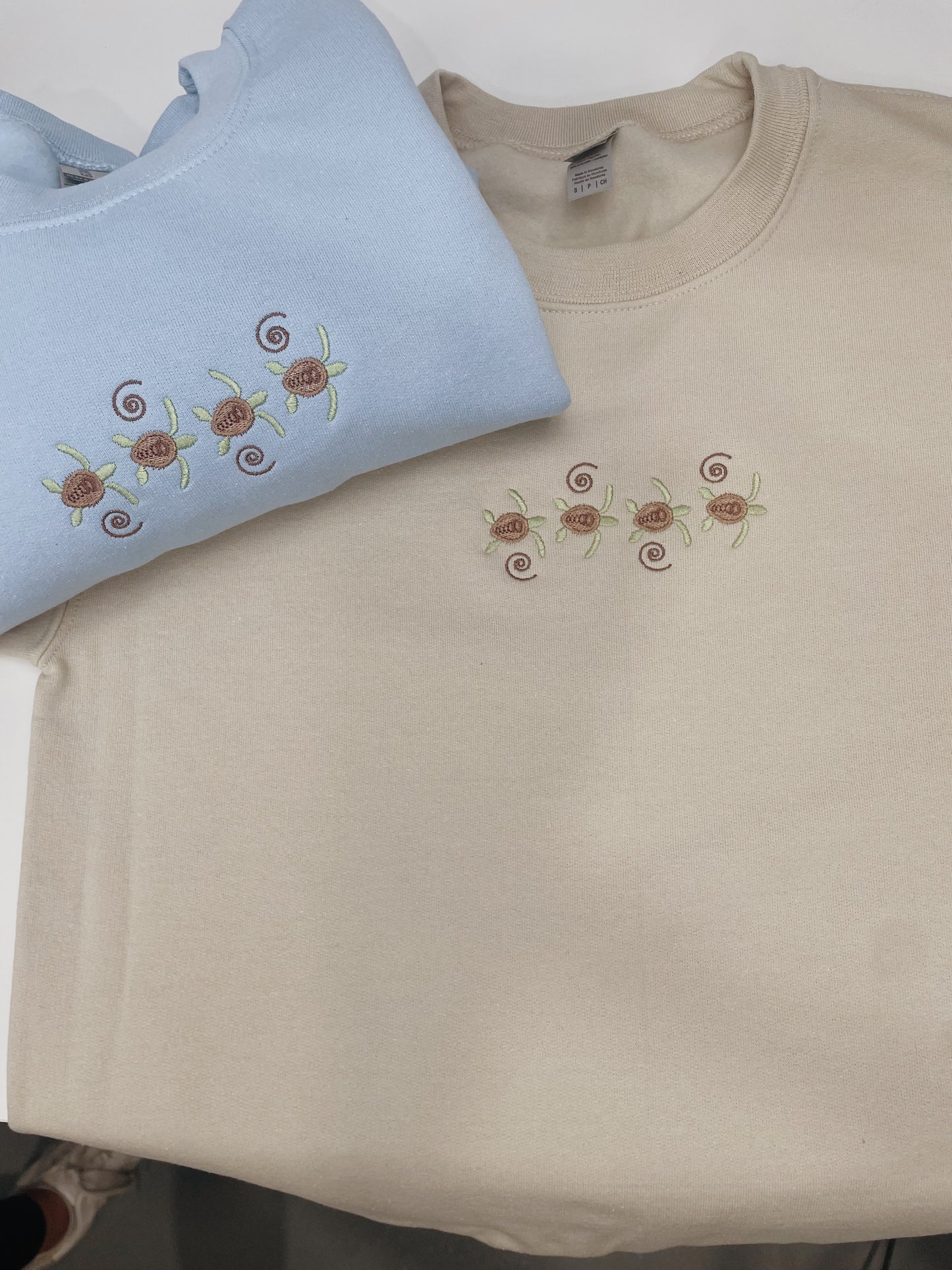 Sea Turtles Embroidered Sweatshirt