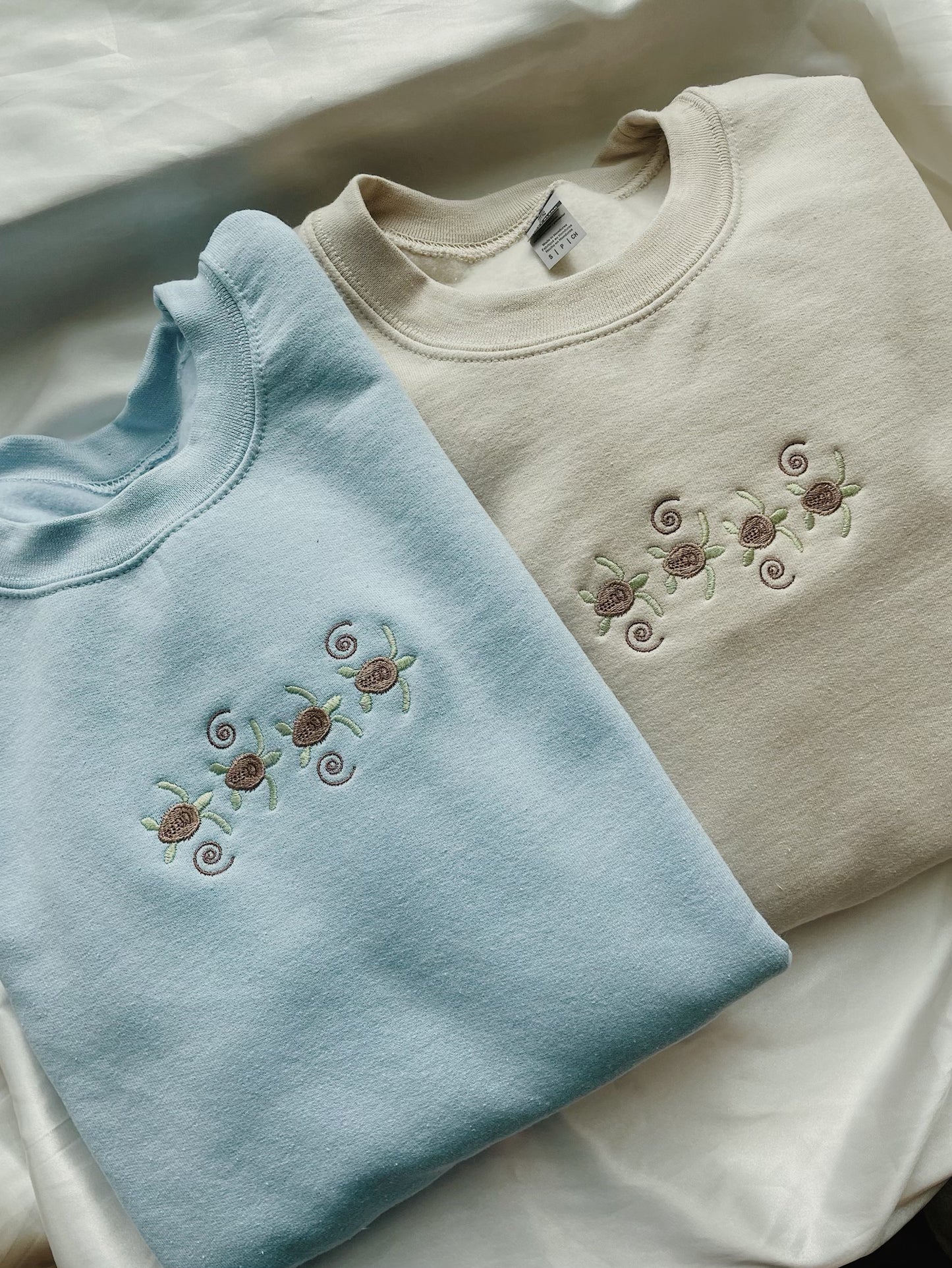 Sea Turtles Embroidered Sweatshirt