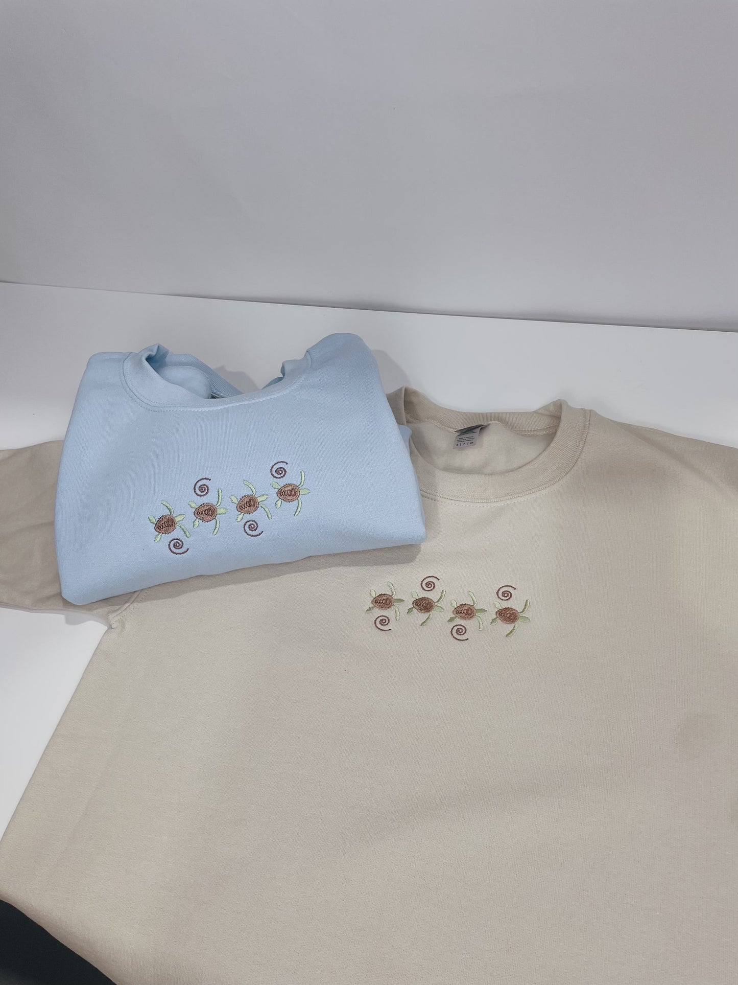 Sea Turtles Embroidered Sweatshirt